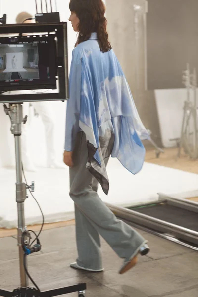 Look 10